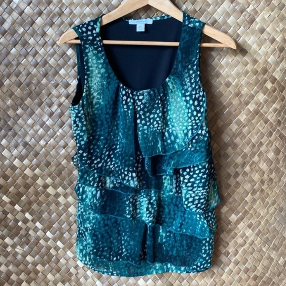 Layered sleeveless green top
